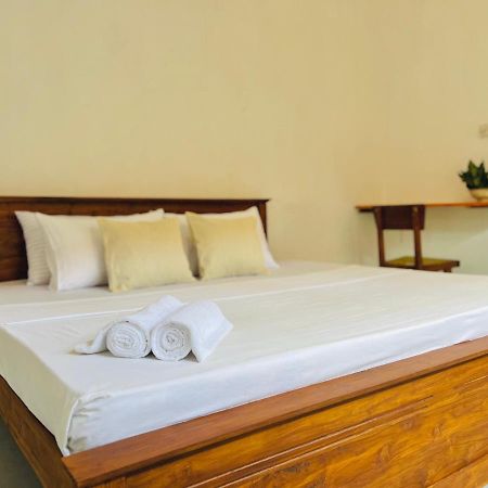 Sea Frame By Walkseylon Bed and Breakfast Hikkaduwa Esterno foto