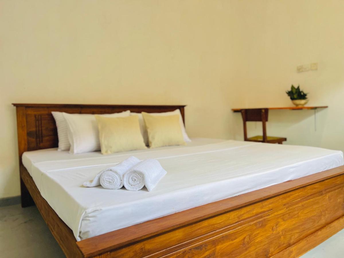 Sea Frame By Walkseylon Bed and Breakfast Hikkaduwa Esterno foto