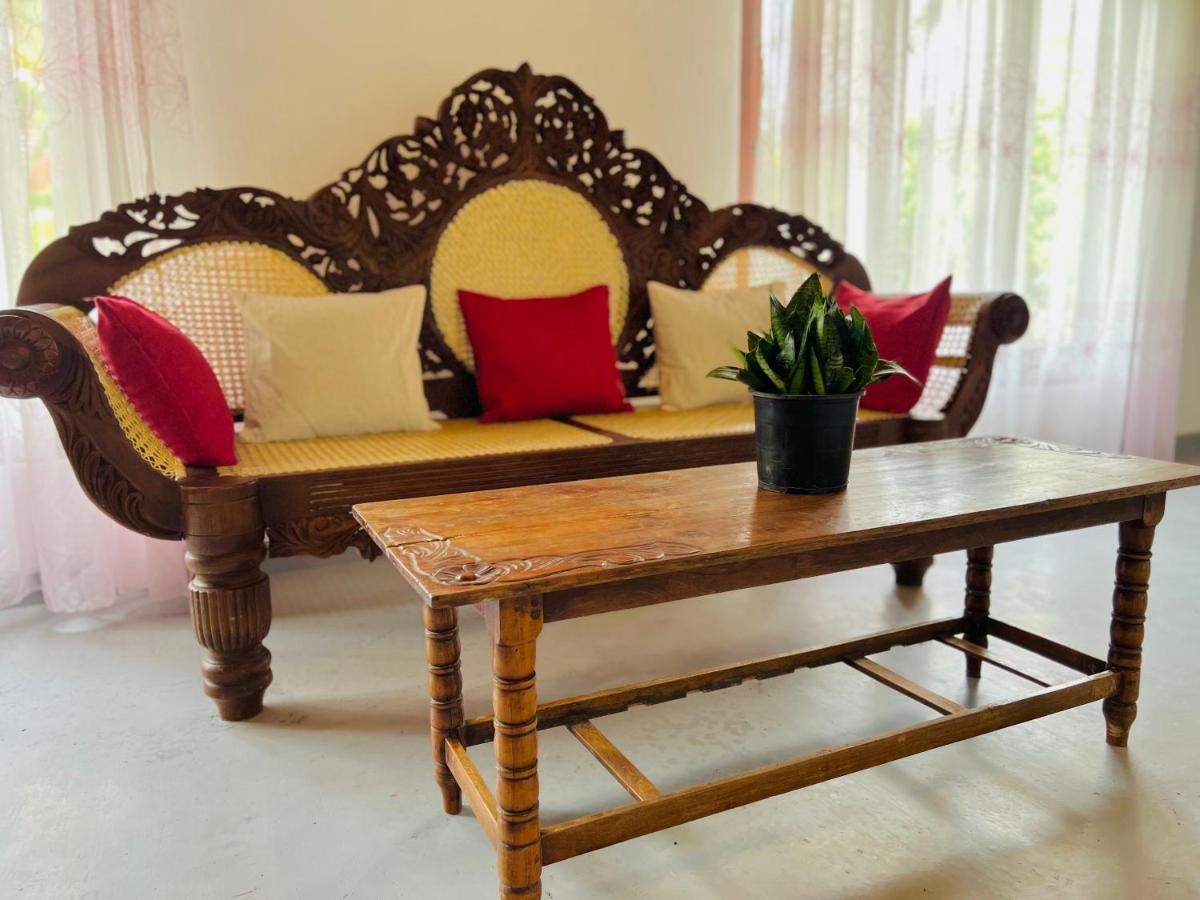 Sea Frame By Walkseylon Bed and Breakfast Hikkaduwa Esterno foto
