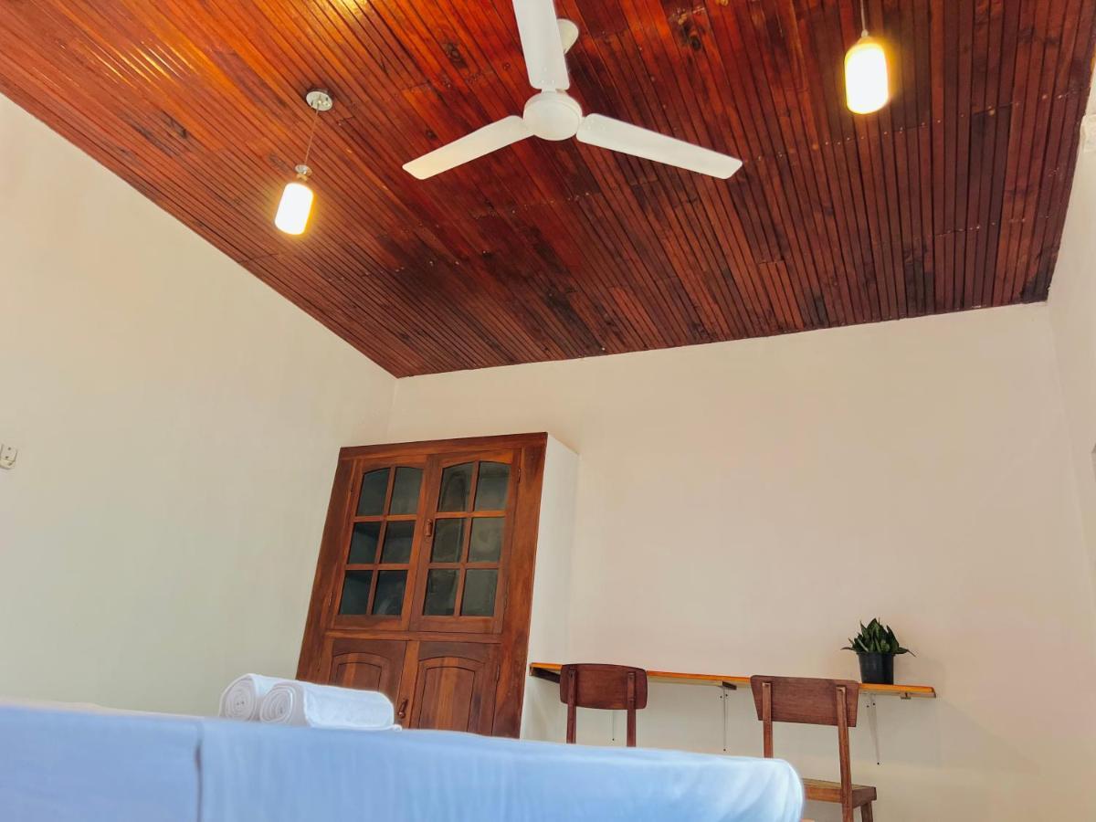 Sea Frame By Walkseylon Bed and Breakfast Hikkaduwa Esterno foto