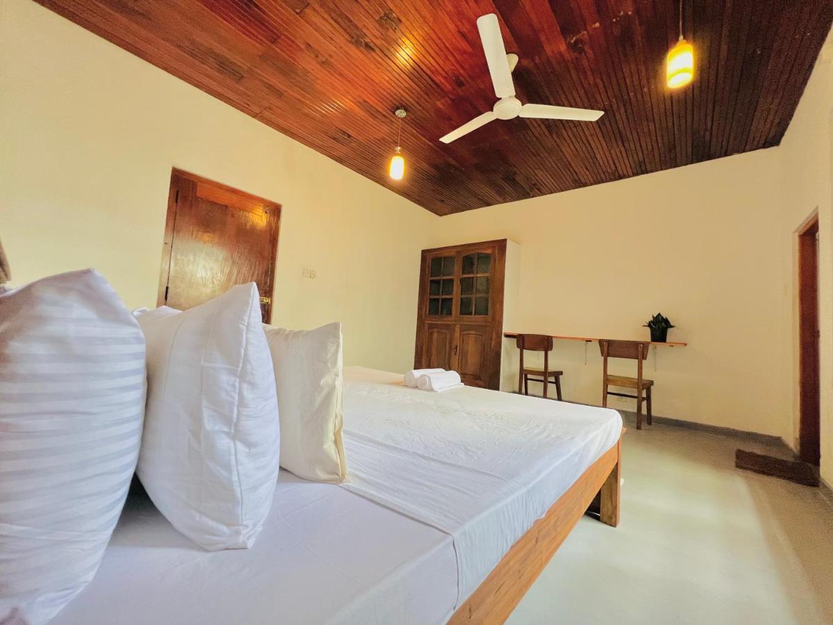 Sea Frame By Walkseylon Bed and Breakfast Hikkaduwa Esterno foto