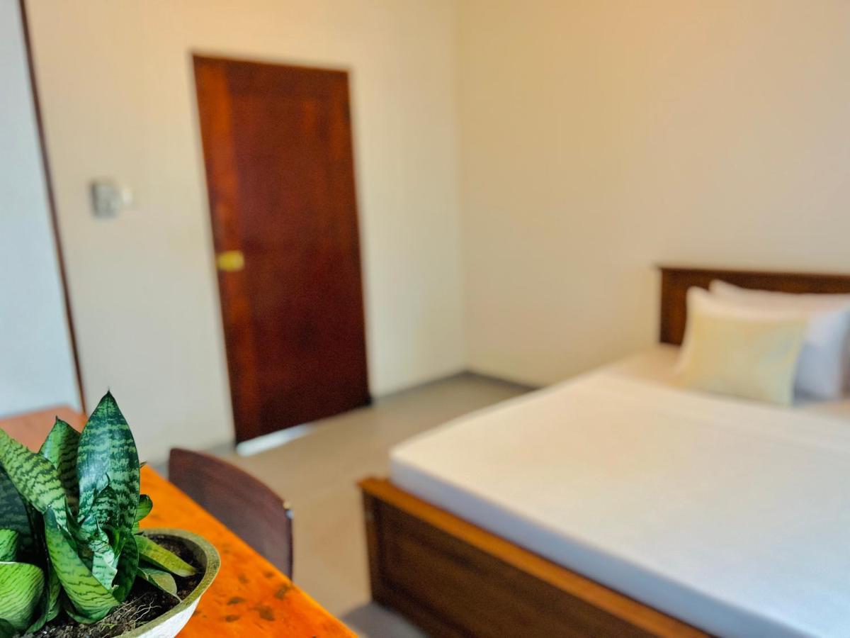 Sea Frame By Walkseylon Bed and Breakfast Hikkaduwa Esterno foto
