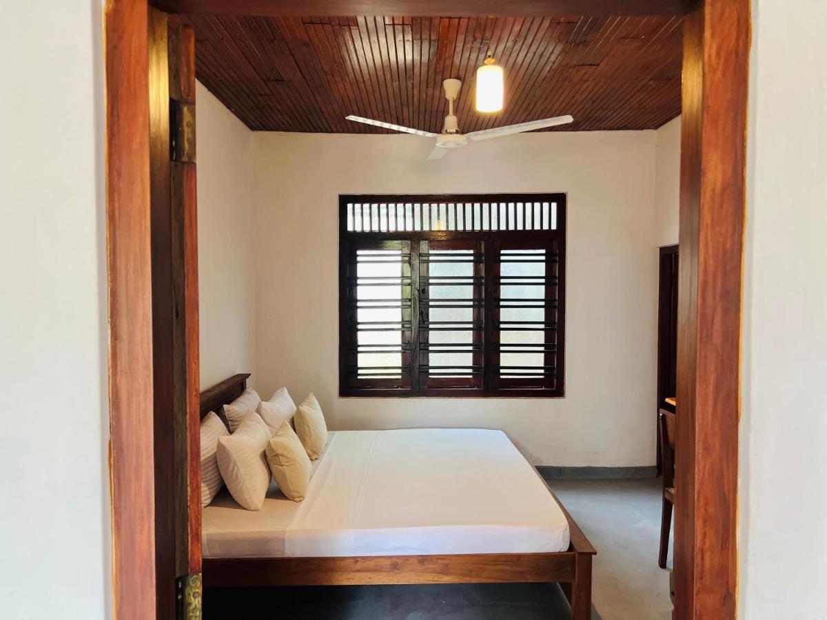Sea Frame By Walkseylon Bed and Breakfast Hikkaduwa Esterno foto